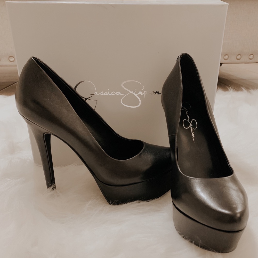 Jessica Simpson Black Pumps
